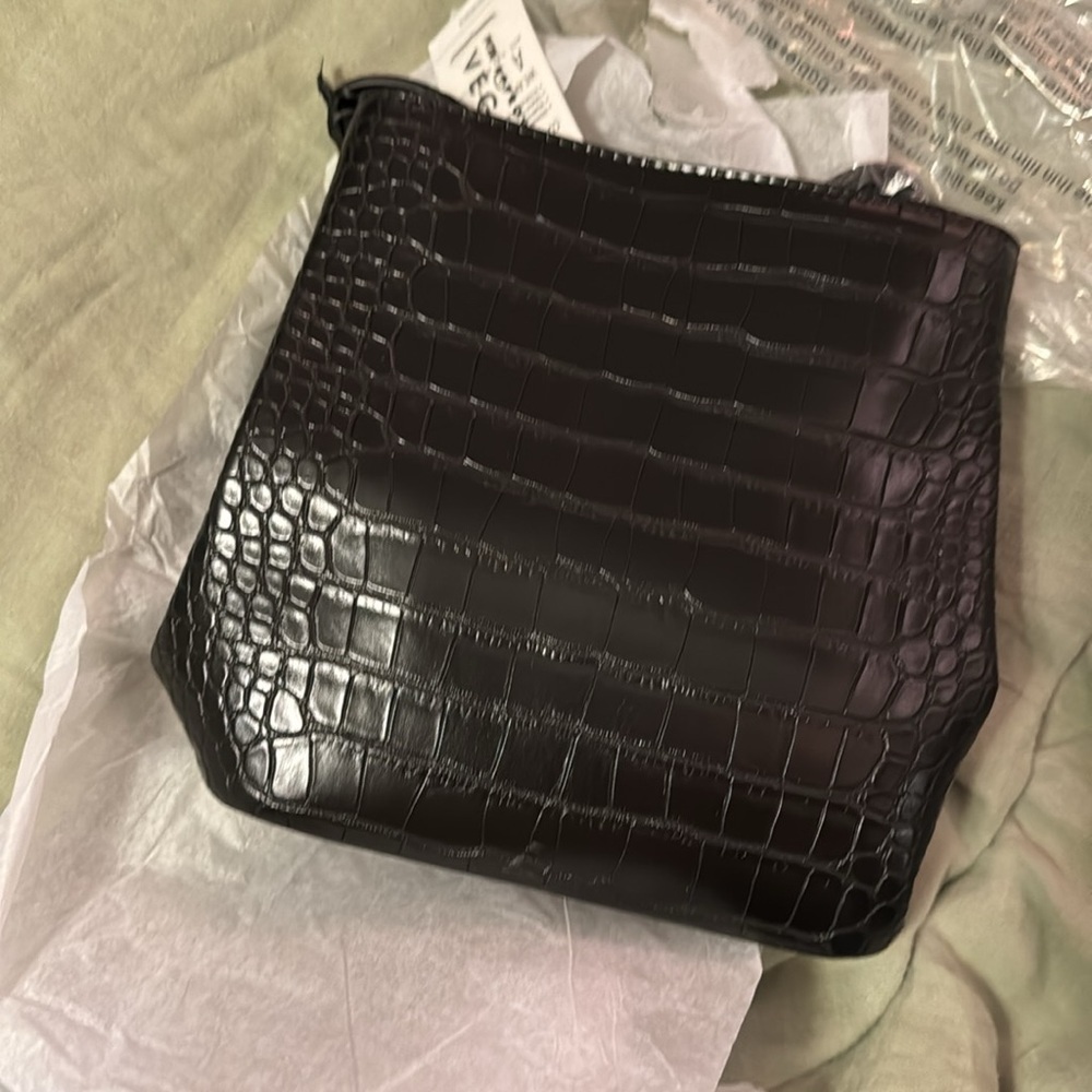 AOTA Elena Bucket Bag - Picture 11 of 13